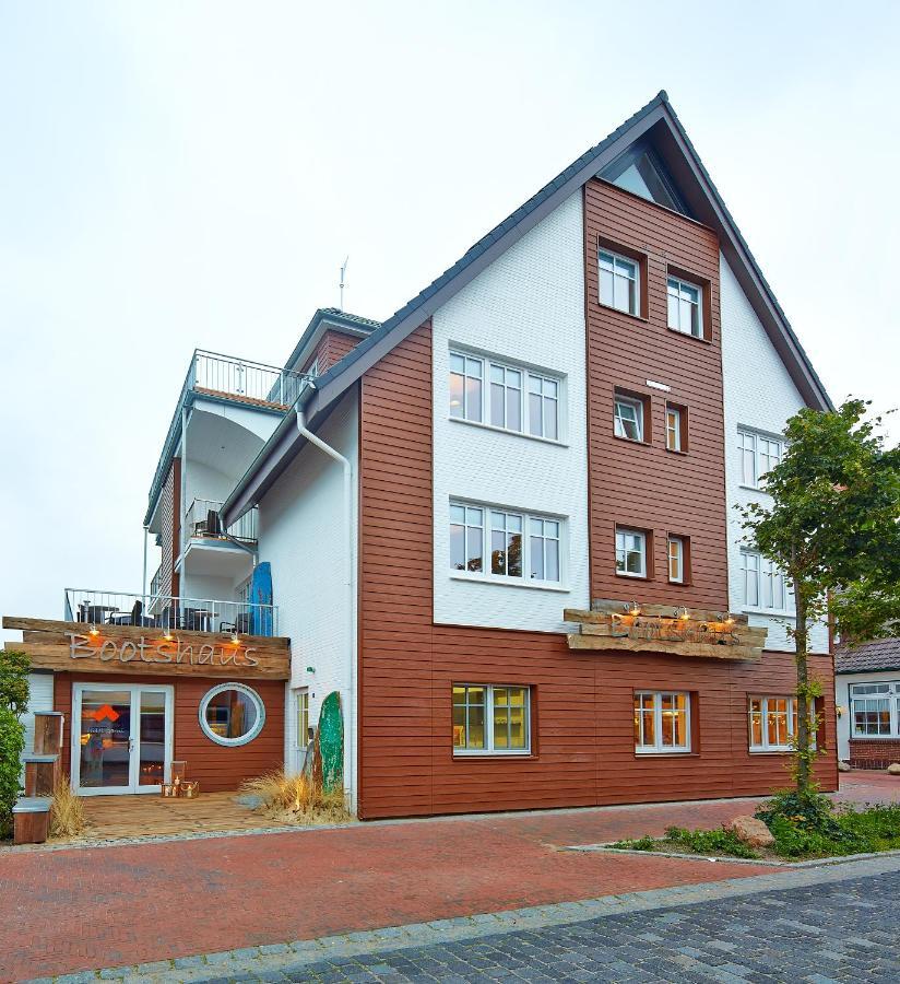 Bernstein-Hotel Bootshaus Busum Exterior photo